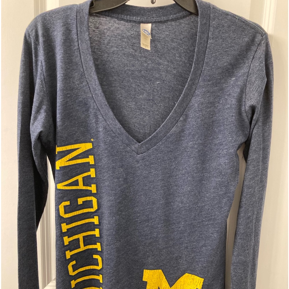 Michigan logo misses New Agenda brand size Medium long sleeve Tshirt.